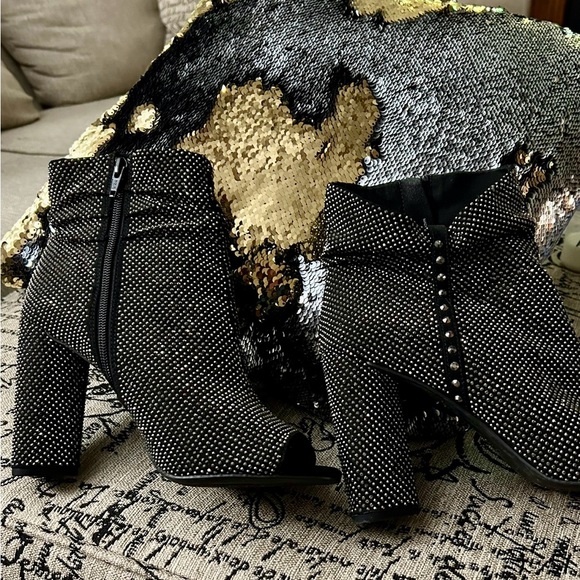 Gianni Bini Mareesha Ankle Boot - Picture 1 of 8